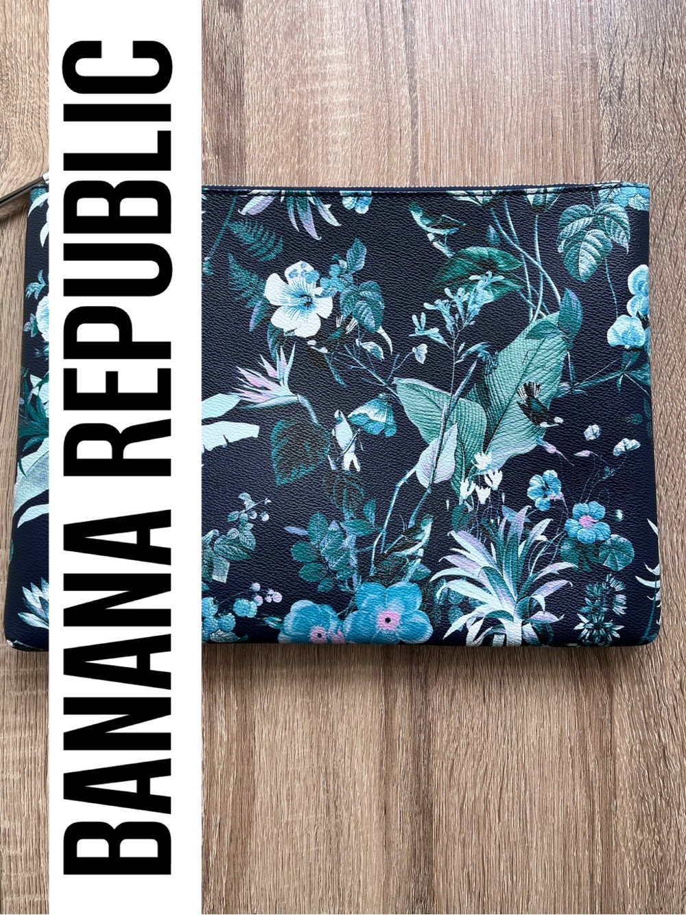 BANANA REPUBLIC Navy Blue Floral Flowers Chinoiserie Zip Clutch Purse NEW